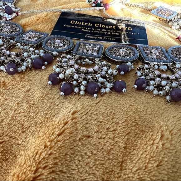 Beautiful chokker set with earrings and tikka - Picture 3 of 5